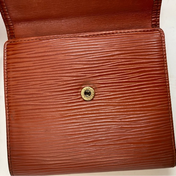 Authentic Louis Vuitton Men’s Burnt Orange Epi Leather Trifold Wallet - Picture 8 of 16